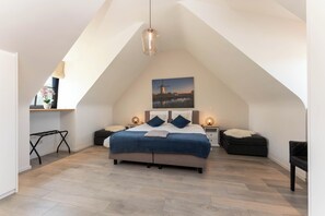 1 habitación, caja de seguridad en la habitación y escritorio 