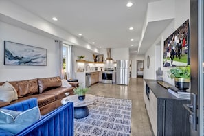 Interior - Euphony-Designer Furnishings-5 mins to Broadway (Nashville)