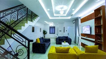 Apartment, Multiple Beds | Living area