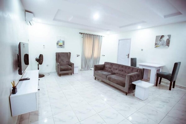 Apartment, 1 Queen Bed | Interior