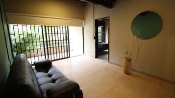 Basic-Vierbettzimmer (202) | Wohnzimmer