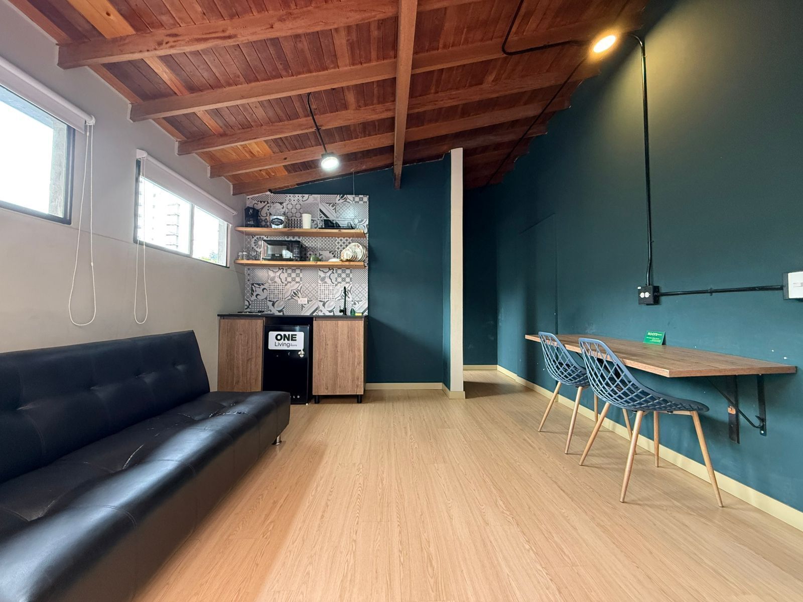 Basic Quadruple Room (204) | Living area | 43-inch Smart TV with cable channels