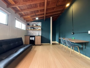 Basic Quadruple Room (204) | Living area | 43-inch Smart TV with cable channels - One Living by Roots Rentals (Medellín)