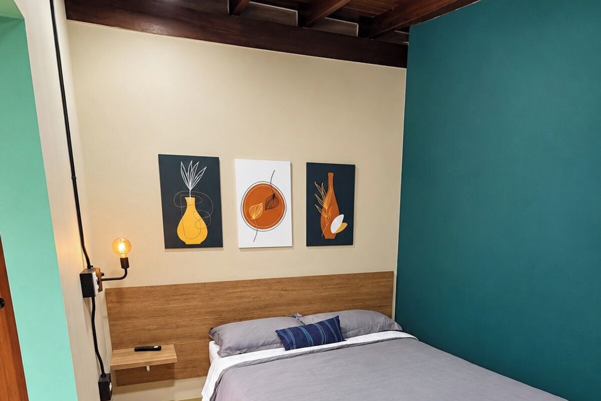 Studio (205) | Desk, iron/ironing board (on request), free WiFi, bed sheets
