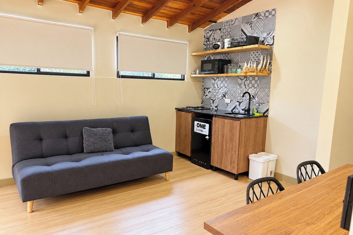 Basic Quadruple Room (204) | Living area | 43-inch Smart TV with cable channels