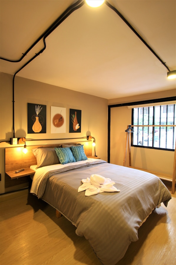 Basic Apartment (106) | Desk, iron/ironing board, free WiFi, bed sheets - One Living by Roots Rentals (Medellín)