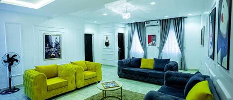 アパートメント クイーンベッド 2 台 | リビング エリア