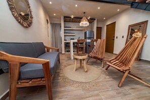 TV, offices - Downtown Tulum Loft w/Rooftop Pool (Tulum)