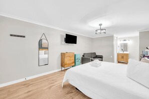 Free WiFi, bed sheets - King Room with Sofa Bed Hotel- 2 Pools, Near Beach/Boardwalk, No Pets Allowed (Carolina Beach)