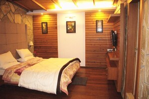 Family Room | 1 bedroom, free WiFi - Hotel Aristocrat (Darjeeling)