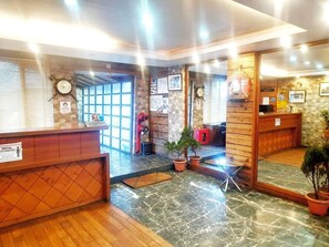 Reception - Hotel Aristocrat (Darjeeling)