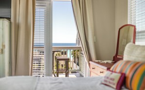 3 bedrooms, iron/ironing board, WiFi, bed sheets - Lemon Squeezy + Private Beach, Pool & Beach Views (Seacrest)