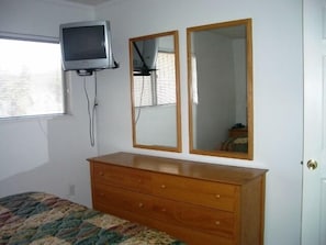 1 habitación, tabla de planchar con plancha, wifi gratis y ropa de cama 