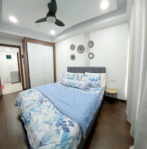 2 bedrooms, iron/ironing board, WiFi, bed sheets