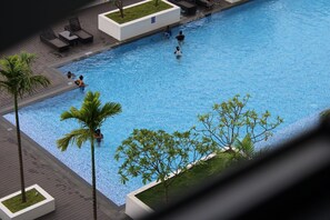 Pool - Cozy 2 Bedroom Condo Apartment in Batam. Next to HarbourBay Ferry Terminal. Pool (Paranaque City)