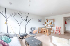 Basic Apartment, 1 Double Bed | Living area