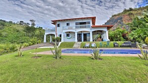 Exterior - Upscale Villa: Tropical Views & Outdoor Paradise! (Ciudad Cortés)