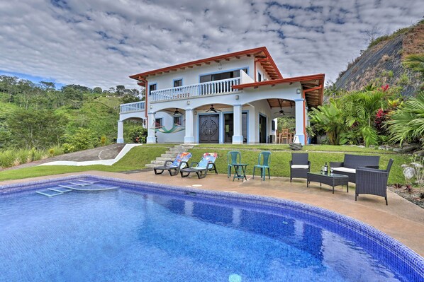 Outdoor pool - Upscale Villa: Tropical Views & Outdoor Paradise! (Ciudad Cortés)