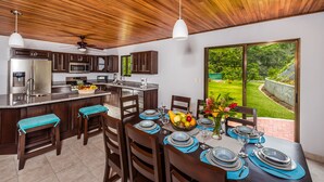 Dining - Upscale Villa: Tropical Views & Outdoor Paradise! (Ciudad Cortés)