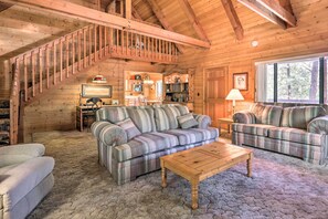 Interior - Pinetop Cabin w/ BBQ - 7 Mi to Show Low Lake! (Pinetop)