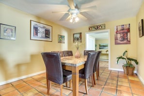 Interior - Canal Side Retreat w/ Dock, By Hollywood Boardwalk (Fort Lauderdale)
