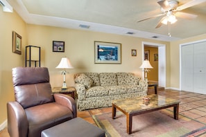 Interior - Canal Side Retreat w/ Dock, By Hollywood Boardwalk (Fort Lauderdale)