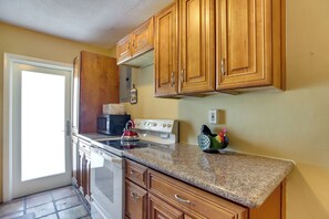 Interior - Canal Side Retreat w/ Dock, By Hollywood Boardwalk (Fort Lauderdale)