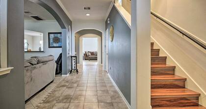 Spacious Stay at a Houston Getaway w/ Fireplace!
