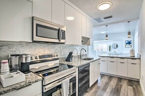 Microwave, oven, stovetop, dishwasher - Ideally Located Miami Retreat: 6 Mi to Beach! (Miami)