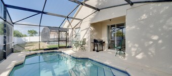 Sunlit Davenport Family Home w/ Lanai & Gas Grill!