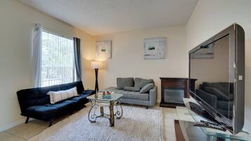 House (5 Bedrooms) | Interior