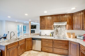 House (4 Bedrooms) | Private kitchen