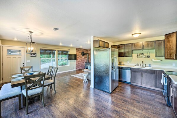 House (2 Bedrooms) | Interior