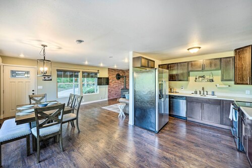 Dreamy Riverside Cabin With Fireplace & Grill