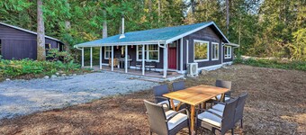 Dreamy Riverside Cabin With Fireplace & Grill