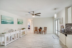 Interior - 'space Coast' Getaway w/ Outdoor Pool & Spa! (Palm Bay)
