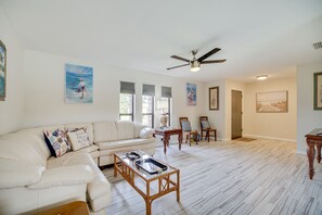 TV - 'space Coast' Getaway w/ Outdoor Pool & Spa! (Palm Bay)
