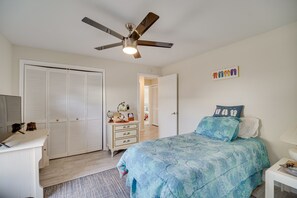 Huis (4 Bedrooms) | 4 slaapkamers, een strijkplank/strijkijzer, beddengoed