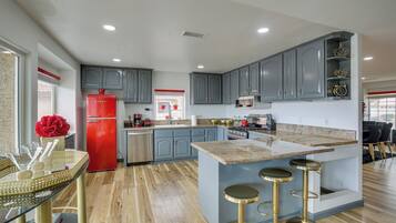 House (4 Bedrooms) | Interior