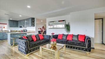 House (4 Bedrooms) | Interior