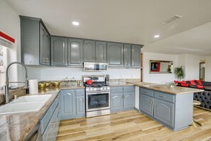 House (4 Bedrooms) | Interior