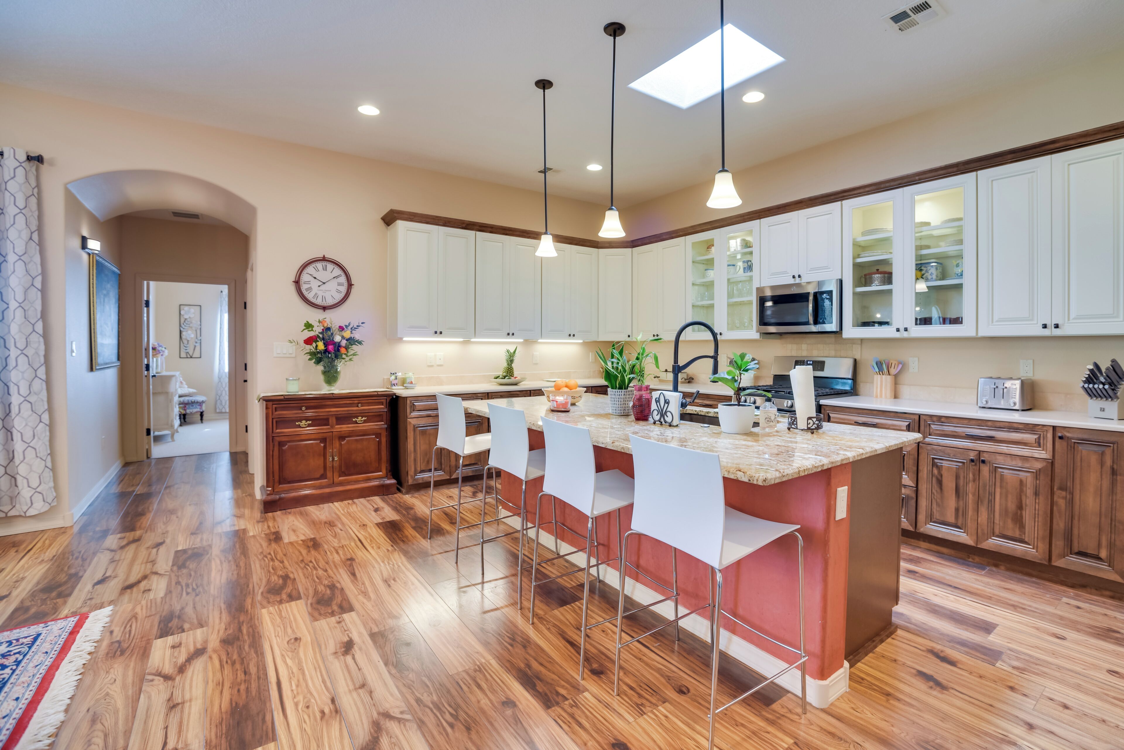 House (4 Bedrooms) | Interior