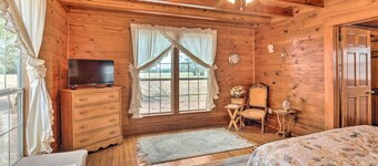 100 에이커 목장에 위치한 매력적이고 러스틱한 게스트 �하우스