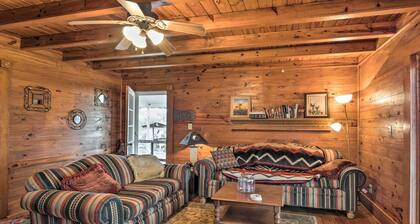 Charming, Rustic Guest Home on 100-acre Ranch