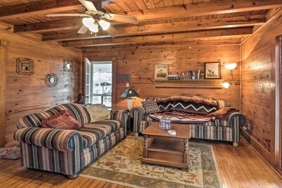 Charming, Rustic Guest Home on 100-acre Ranch