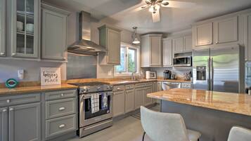 House (3 Bedrooms) | Depan hartanah