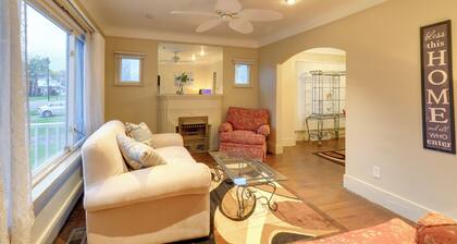 8 Mi to Ford Field: Detroit Getaway w/ Fireplace!