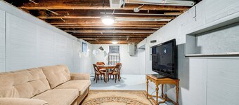 8 Mi to Ford Field: Detroit Getaway w/ Fireplace!