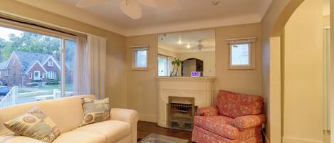 House (4 Bedrooms) | Front of property