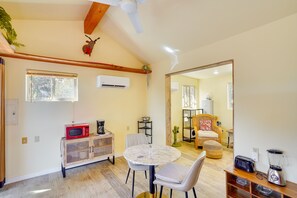 Interior - Kanab Studio Escape: Stargaze, Hike, Relax! (Kanab)